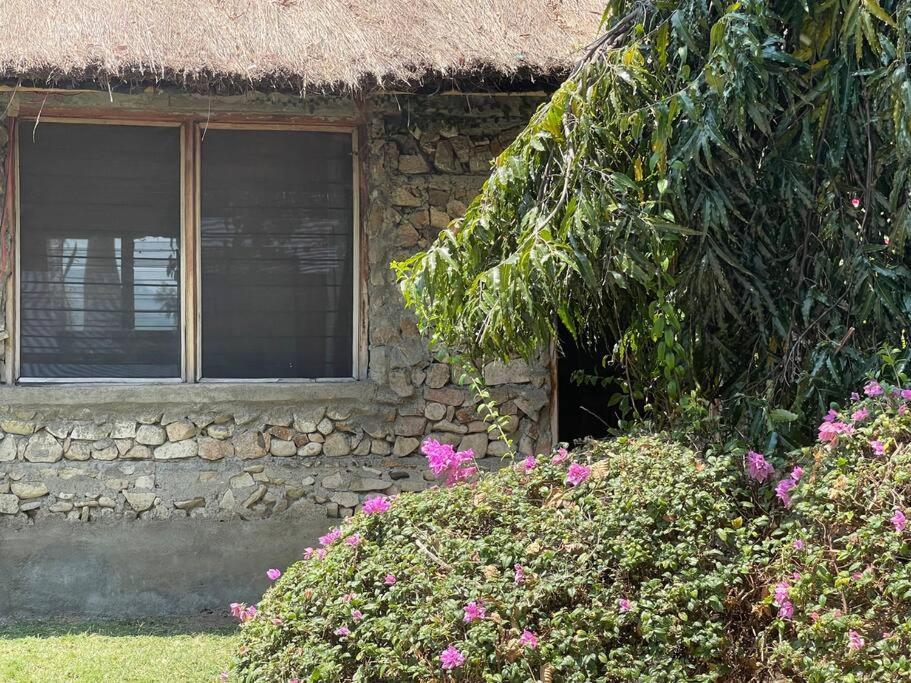 Sweta Takawiri Island Cottage Exterior photo