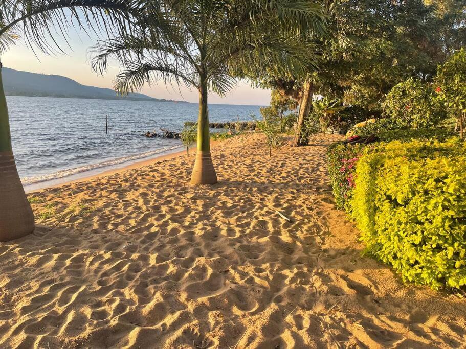 Sweta Takawiri Island Cottage Exterior photo